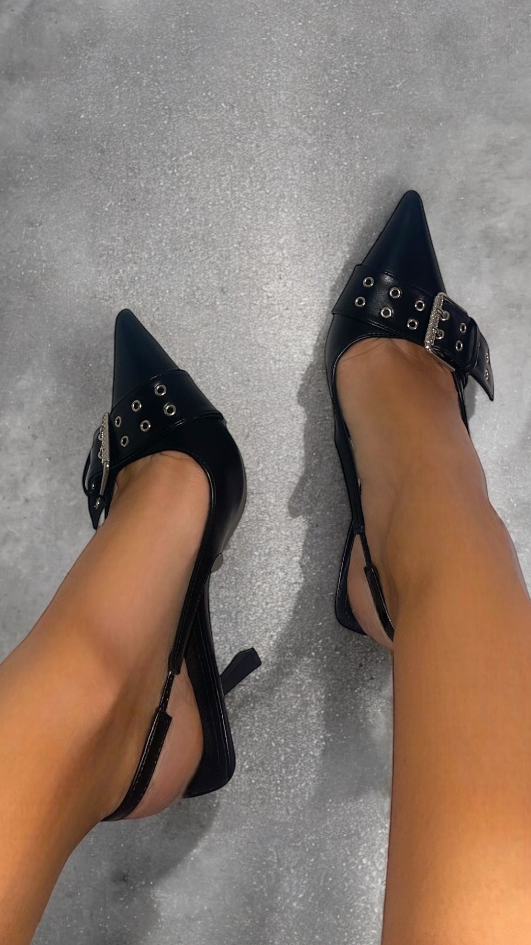 Perla / décolleté con fibbia nero