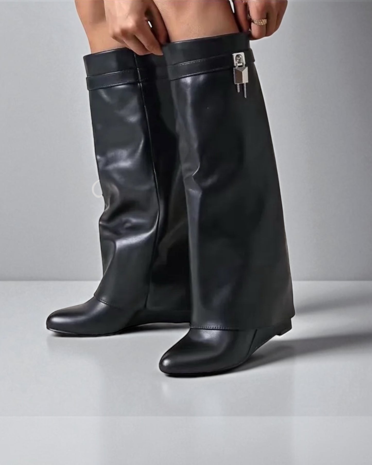 Kenia / stivale con risvolto nero